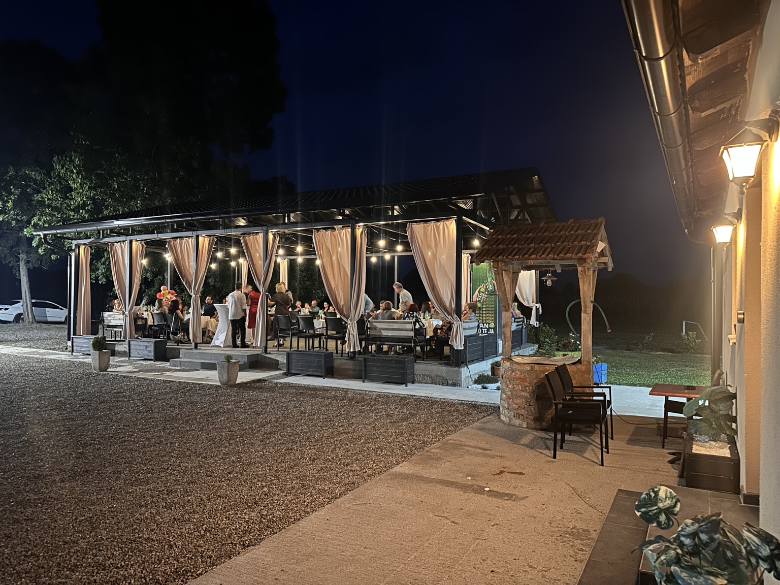 Terrasse im Lichterglanz